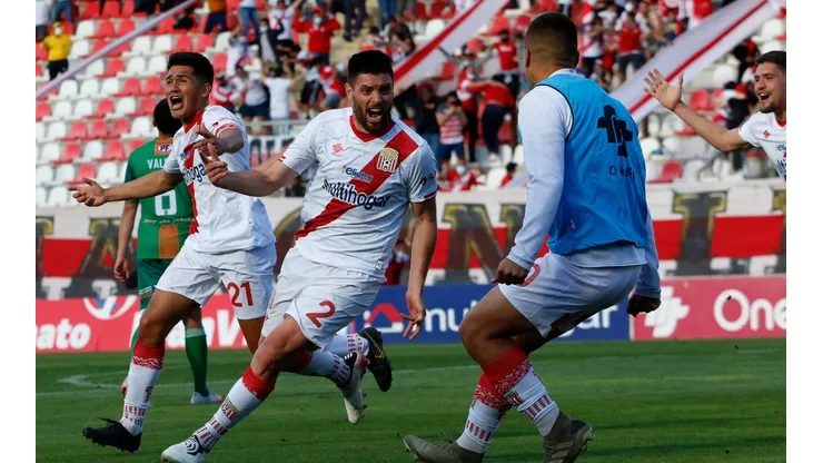 Curicó vence a Cobresal y sale de la zona de descenso directo.