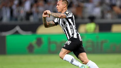 Eduardo Vargas marca en el Atlético Mineiro