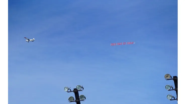 “Colo Colo es Chile” el mensaje de la avioneta que pasó en Rancagua.