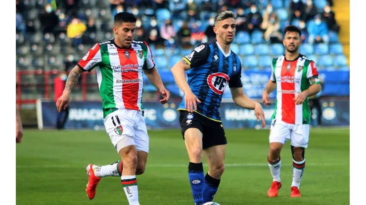 Huachipato y Palestino no se sacan diferencia por salir del descenso.