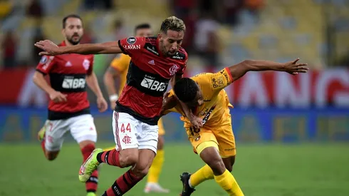 El lateral chileno fue criticado, pero desde su club dieron respaldo