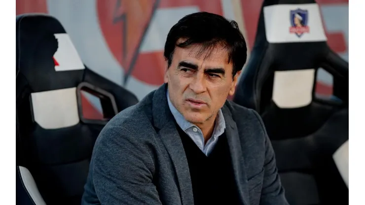 Gustavo Quinteros tiene todas las intenciones de seguir en Colo Colo.