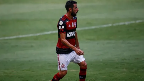 Isla dejó un mensaje en Instagram y borró fotos con la camiseta de Flamengo