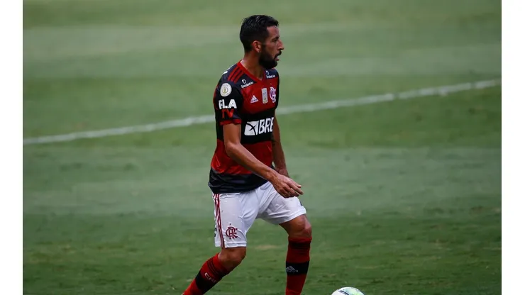Isla dejó un mensaje en Instagram y borró fotos con la camiseta de Flamengo