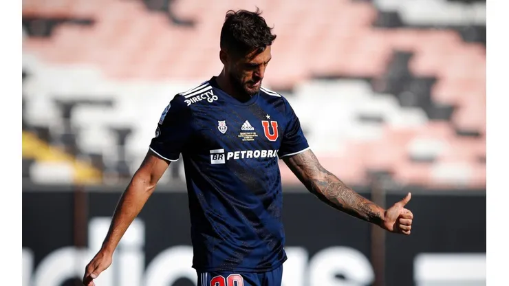 Larrivey quiere romper marca en el Superclásico del fútbol chileno.