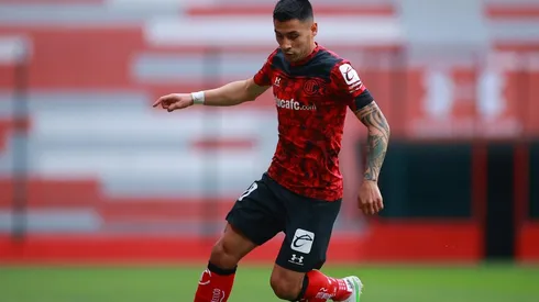 Baeza dio asistencia y terminó expulsado en triunfo del Toluca.