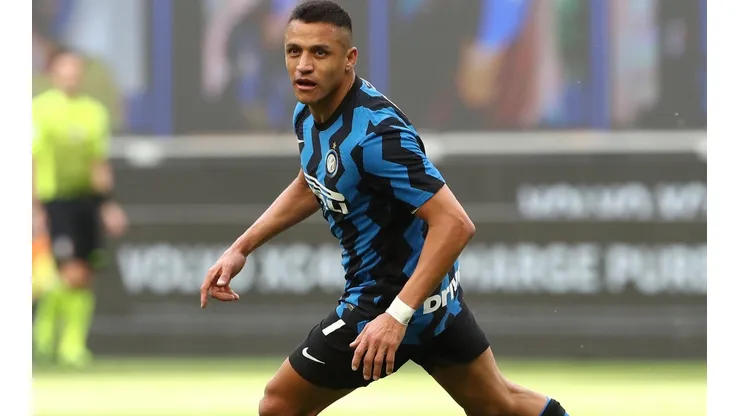 Alexis Sánchez aguarda por su lugar en el partido de Inter y Bologna (Foto: Getty Images).