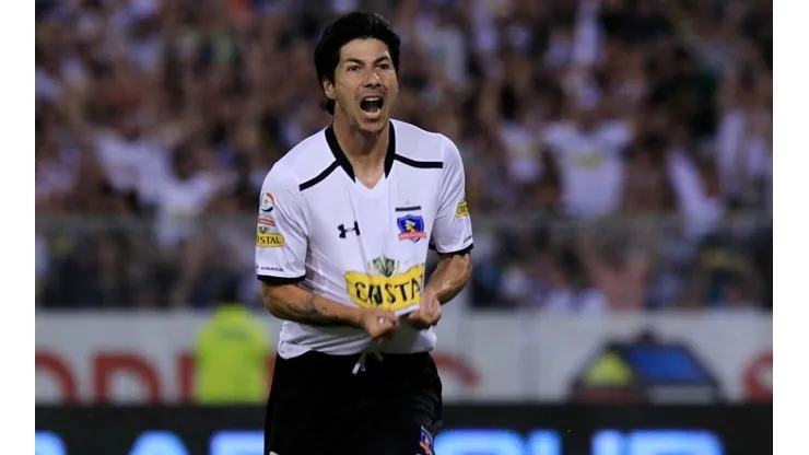 Jaime Valdés en su primer gol con la camiseta de Colo Colo.
