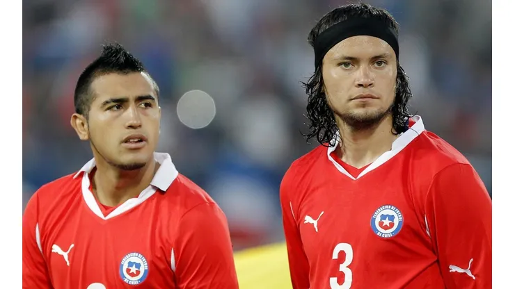 Ponce fue internacional con la Selección de fútbol de Chile en 42 ocasiones