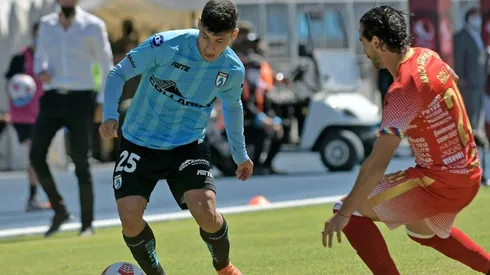 Alexander Oroz pertenece a Colo Colo y está a préstamo en Deportes Iquique.