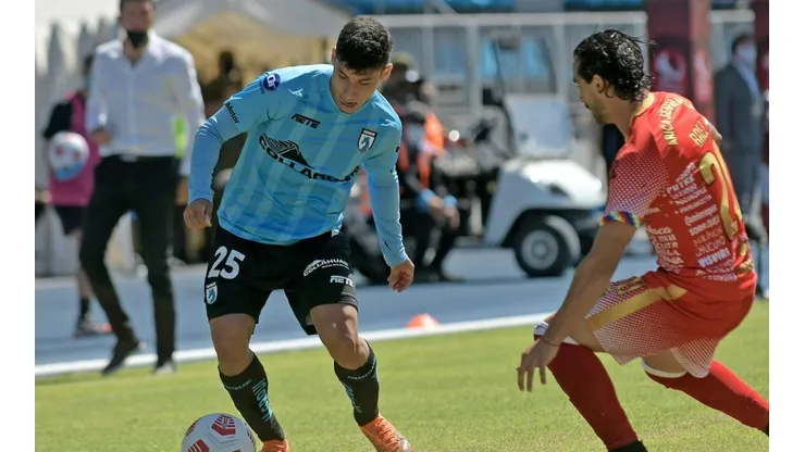 Alexander Oroz pertenece a Colo Colo y está a préstamo en Deportes Iquique.