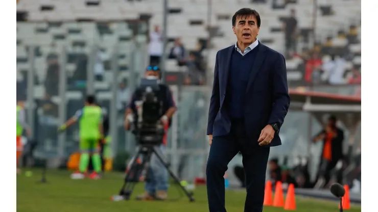 Gustavo Quinteros espera que Colo Colo pueda cerrar fichajes antes del viernes.