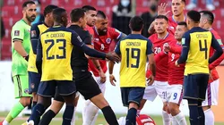 Chile jugó en un jugador más desde los 64' tras la expulsión de Junior Sornoza