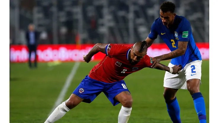 Arturo Vidal reclama falta de Casemiro: "Era penal, pero así estamos"