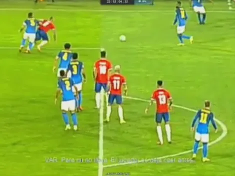 "Se deja caer antes": Los audios del VAR tras polémica jugada del Chile-Brasil