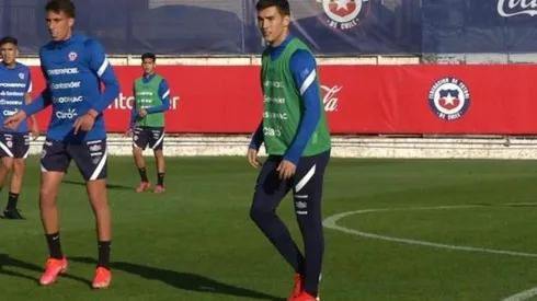 Robinson en el entrenamiento de la Roja junto a Diego Valencia.