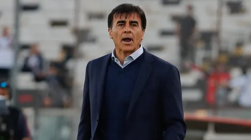 Gustavo Quinteros espera la llegada de refuerzos en Colo Colo