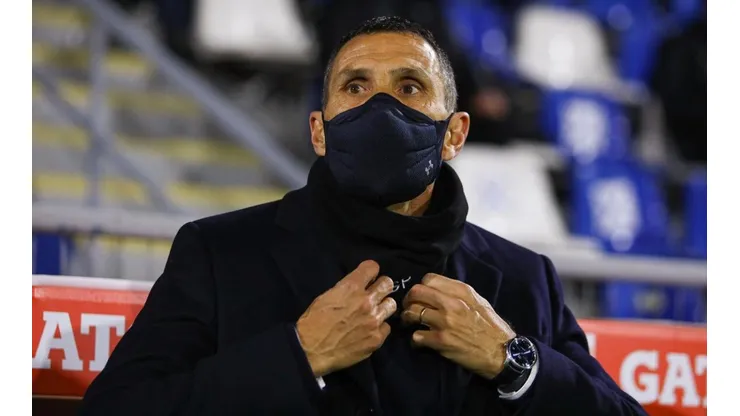 Gustavo Poyet tendría todo listo para dejar la banca de la UC.