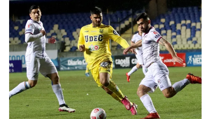 Santa Cruz derrota a Concepción para quedarse con el liderato.