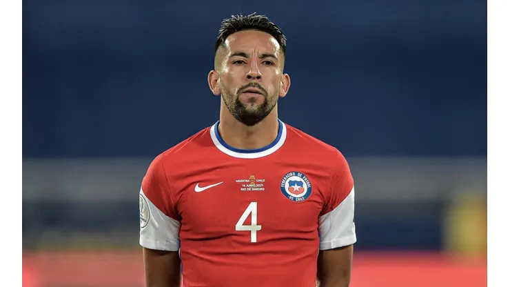 Mauricio Isla tiene clara la urgencia de puntos que tiene La Roja