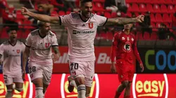 Larrivey está comodo en la U y quiere seguir en Chile