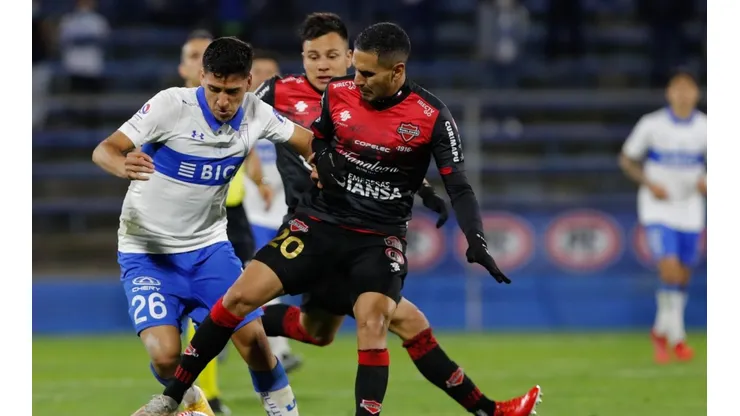 U. Católica viene de atrás para igualar el partido con Ñublense.