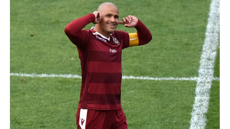11 goles y 11 asistencias fueron los números de Suazo en su estadía en La Serena