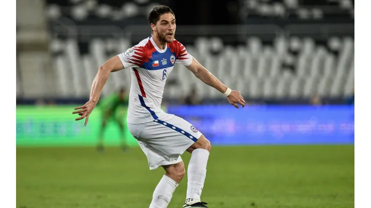 Francisco Sierralta se pierde la triple fecha con Chile.