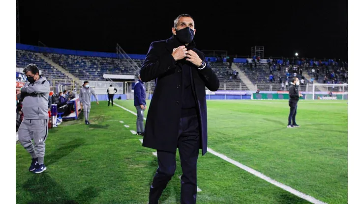 Gustavo Poyet no se complica con las críticas de los aficionados