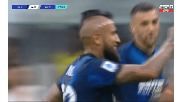 Arturo Vidal ejecuta una linda asistencia para Edin Dzeko