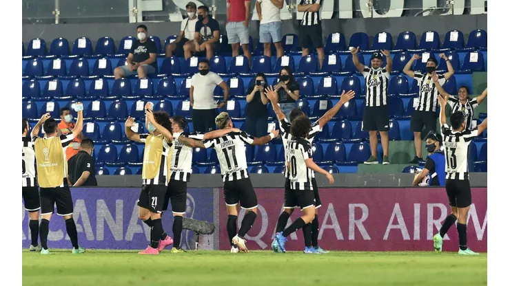 Libertad de Paraguay se instaló en semifinales de la Copa Sudamericana con Marcelo Díaz en el banco.