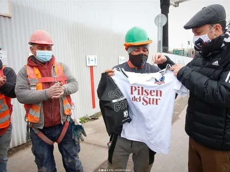 Colo Colo regaló camiseta y entradas a obreros de la construcción