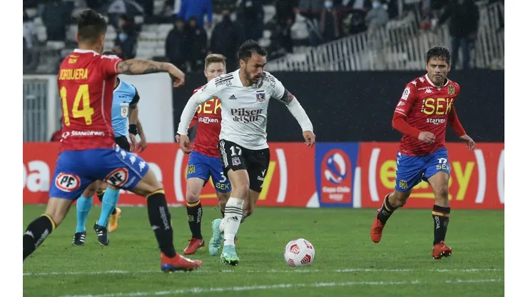 Gabriel Suazo salió con molestias físicas en duelo de Colo Colo frente a la Unión Española por Copa Chile