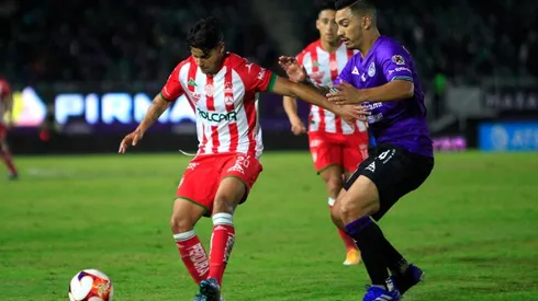 Lolo Reyes en acción por el Mazatlán.