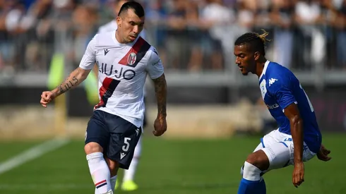 Gary Medel no pudo evitar la eliminación del Bologna en Copa Italia.