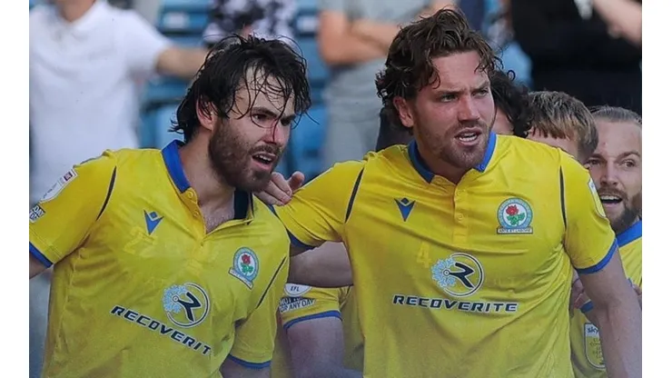 Brereton le ganó la marca a los defensores y conectó de cabeza para anotar su segundo gol consecutivo