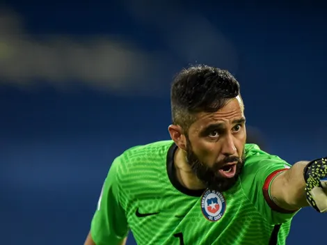 Claudio Bravo responde por su inactividad en el Real Betis de España