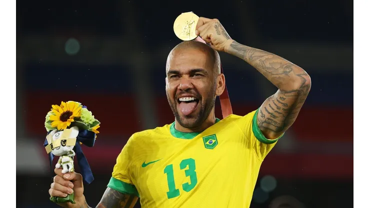 Dani Alves pone la experiencia en la nómina de Brasil para enfrentar a Chile