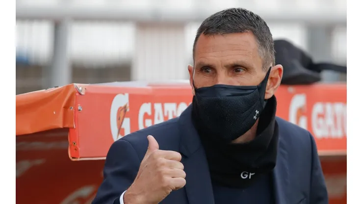 Gustavo Poyet se refiere al mercado de la Universidad Católica