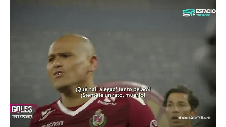 Chupete Suazo se enfrascó con Cristian Paulucci de la UC.