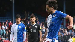 En su primer partido de la temporada, el chileno marcó de penal.