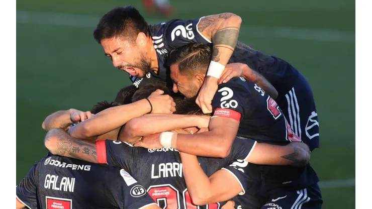 La U va por el liderato ante el cuadro celeste.