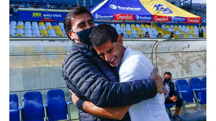 Julio Barroso tiene una relación con el DT de Colo Colo, Gustavo Quinteros.