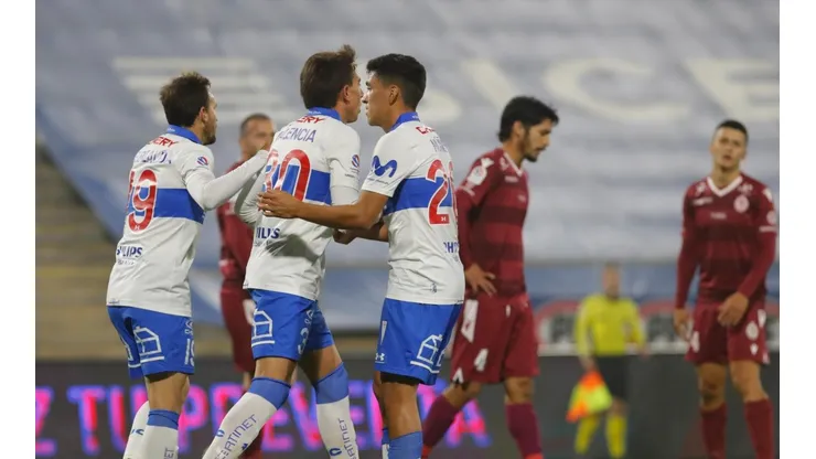 Los cruzados terminaron sufriendo, pero ganaron un partido clave para seguir en la lucha por el título