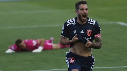 Joaquín Larrivey quiere seguir en la U, pero escuchará ofertas si nadie se le acerca.