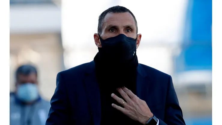 Gustavo Poyet no le interesan las críticas que realizan por redes sociales.
