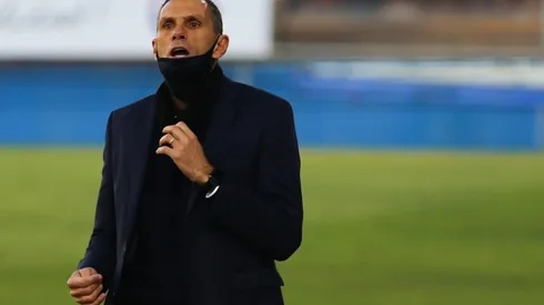 Gustavo Poyet no podrá dirigir a la UC ante La Serena