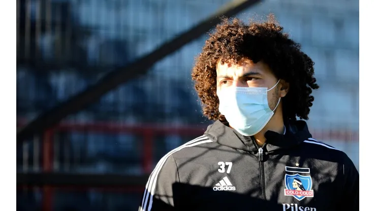 Maximiliano Falcón está en la duda de si decide seguir en Colo Colo o empuja para salir a Peñarol
