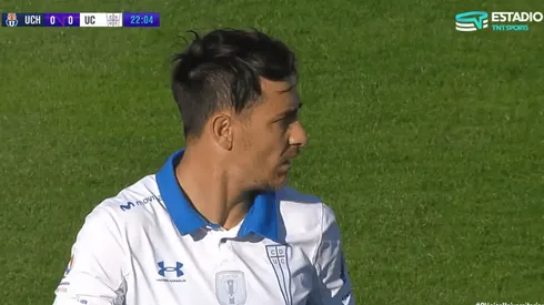 Fernando Zampedri recibe tarjeta amarilla en la Universidad Católica