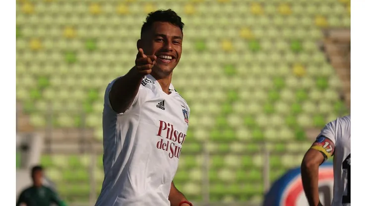 Iván Morales celebró la apertura de la cuenta frente a Santiago Wanderers.